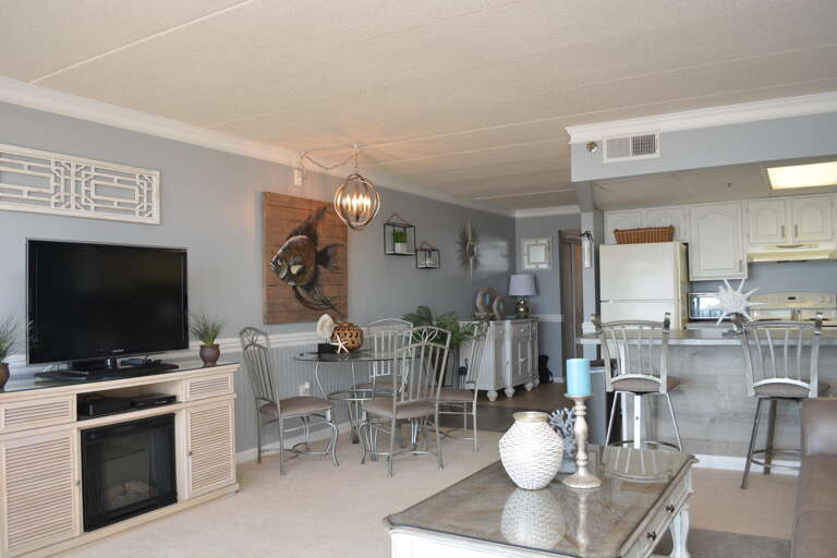 La Mirage 204-LIVING-AREA