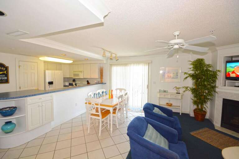 Lorelei 308 Dining Area