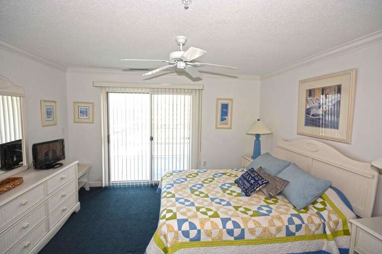 Queen Bedroom Queen Bedroom