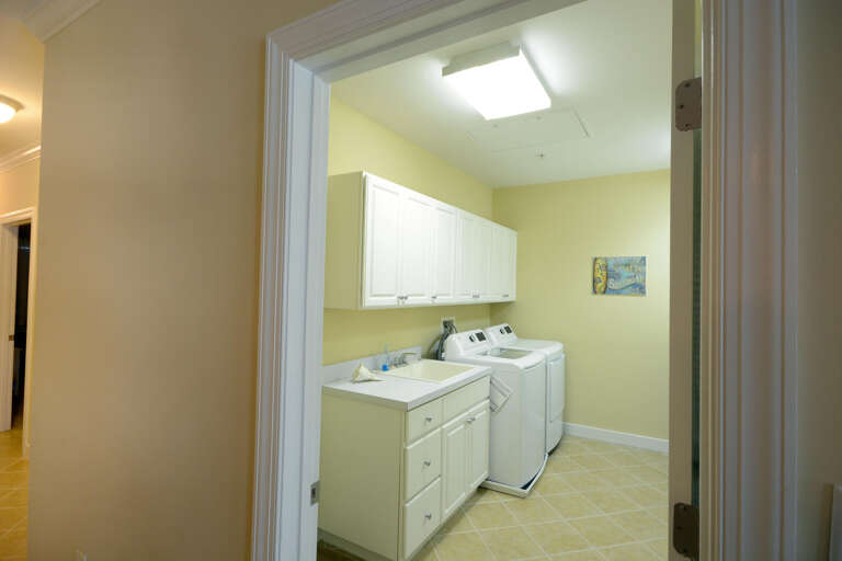 LAUNDRY-ROOM
