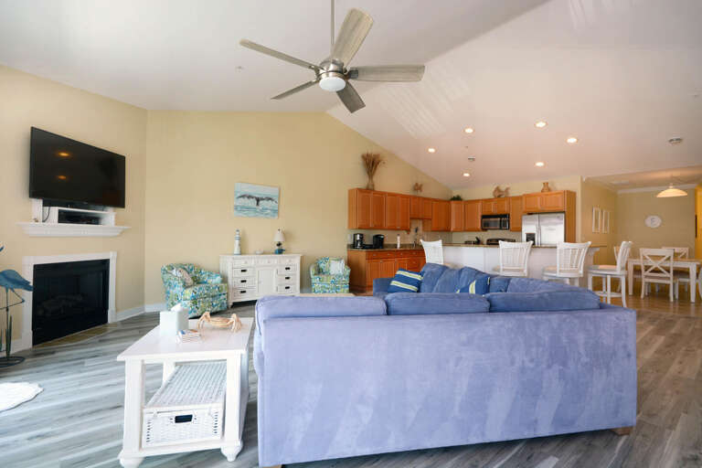 Mariner's Watch #403 Living Area