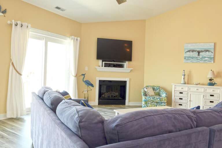 Mariner's Watch #403 Living Area