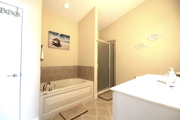 MASTER-BATHROOM