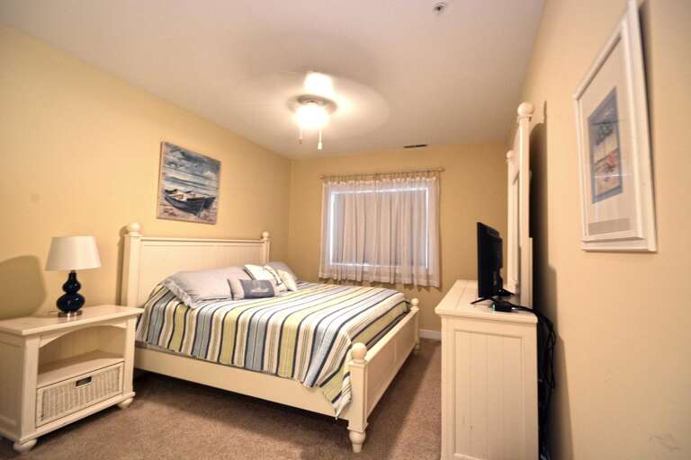 QUEEN-BEDROOM-TWIN-BUNKS