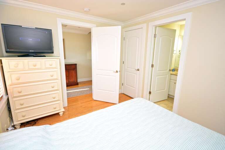 Third Bedroom with Queen (Ground Floor)