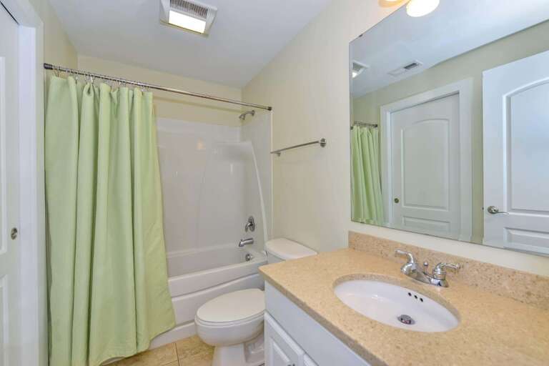 Full Bathroom in Hall