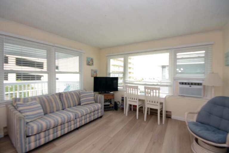 LIVING-AREA-BRASS-EAGLE-3-OCEAN-CITY