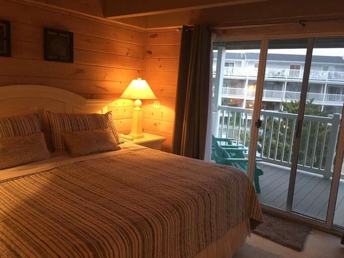 Beachwalk 20- Third Floor King Bedroom