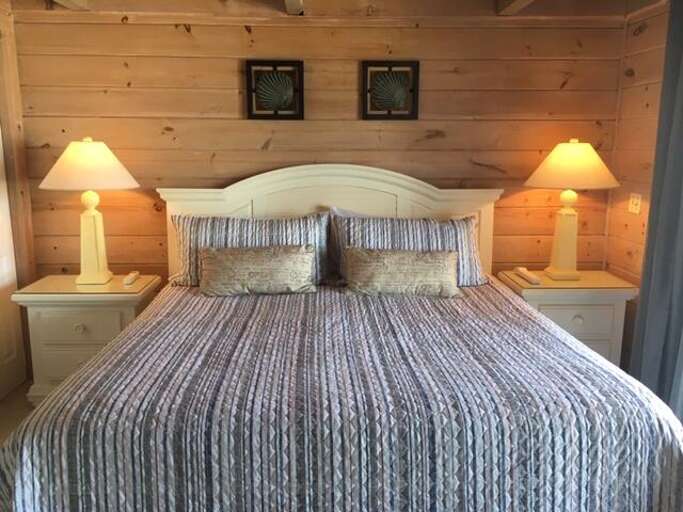 Beachwalk 20- Third Floor King Bedroom