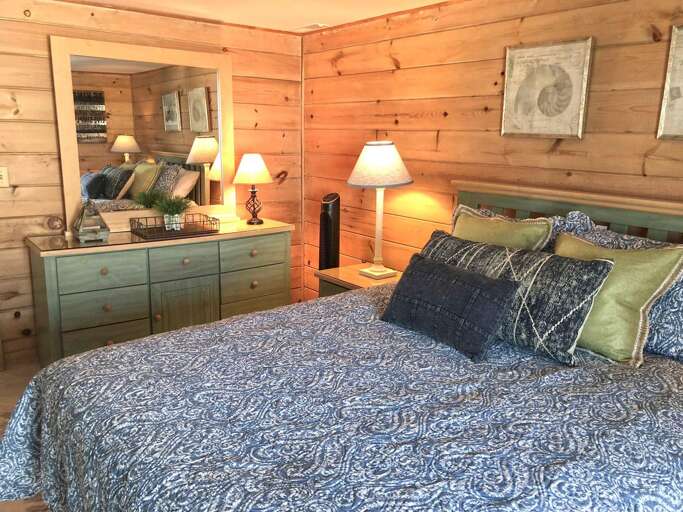 First Floor Bedroom with Queen