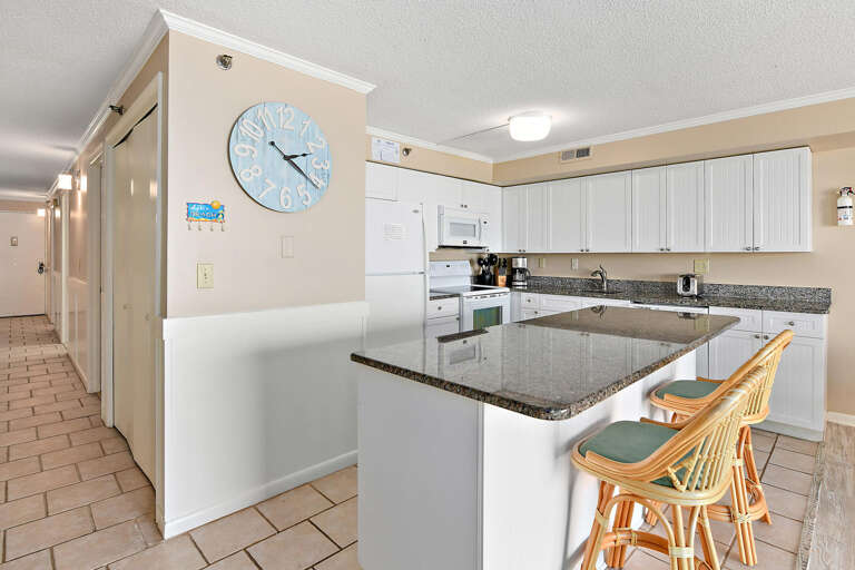 Kitchen with Breakfast Bar