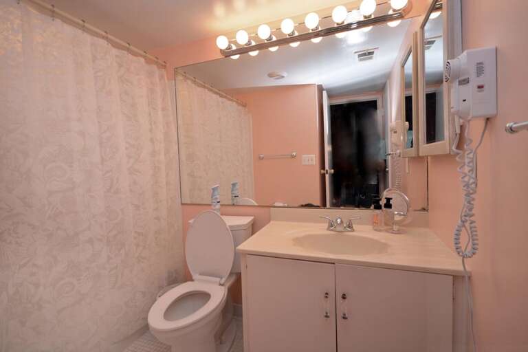 MASTER-BATHROOM