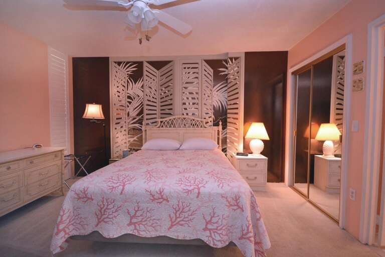 Queen Bed- Master Bedroom 