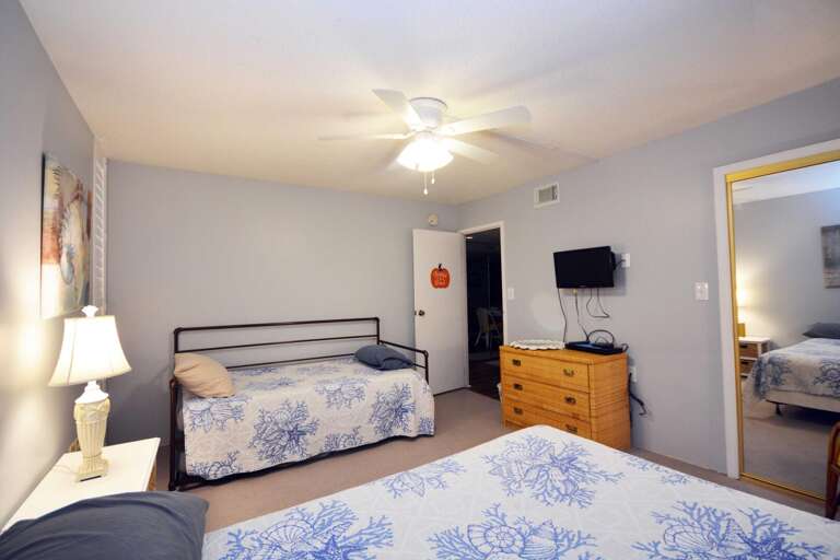 QUEEN-AND-TWO-TWINS QUEEN-AND-TWO-TWINS