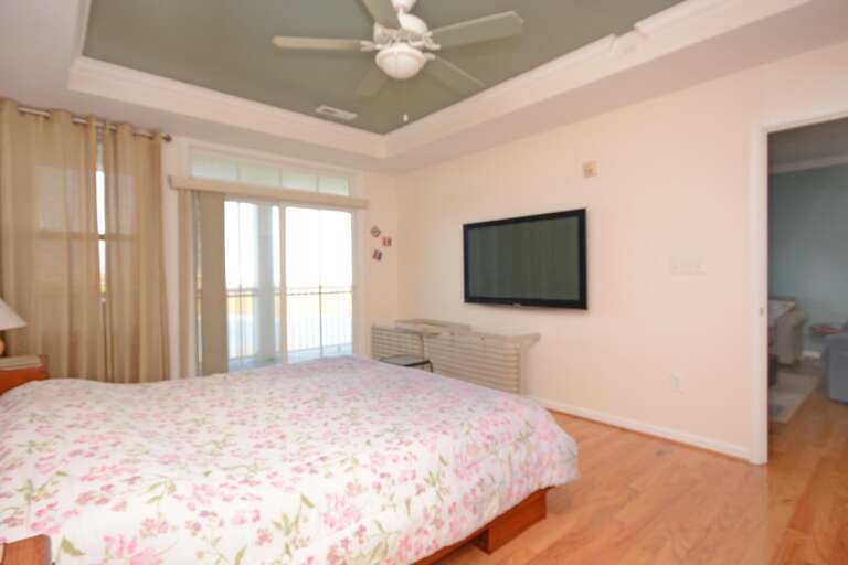 MASTER-BEDROOM