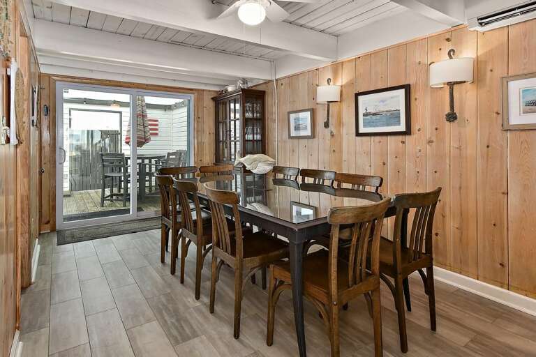 Dining-Area Dining-Area