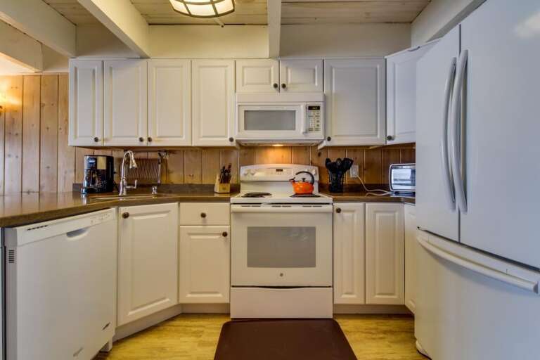 Flipper's Seacret Full-Size Kitchen Flipper's Seacret Full-Size Kitchen