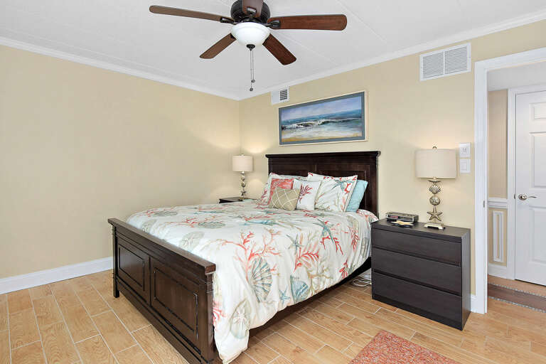 Master Bedroom with Queen