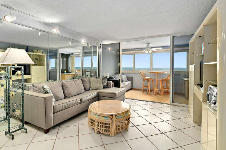 Atlantis 209 Living Area