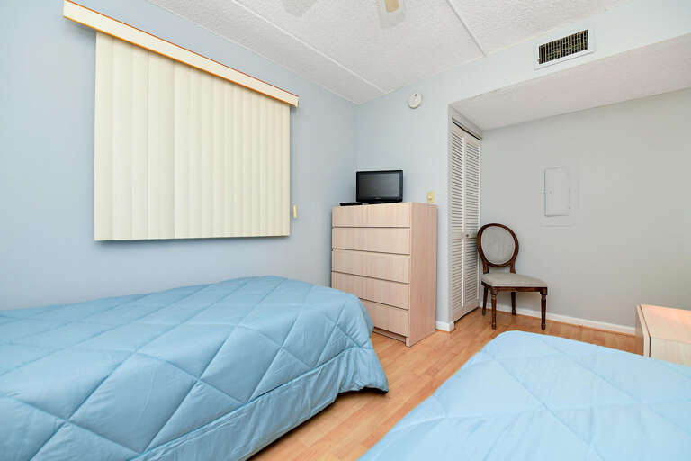 Bedroom 2 with 2 Twins
