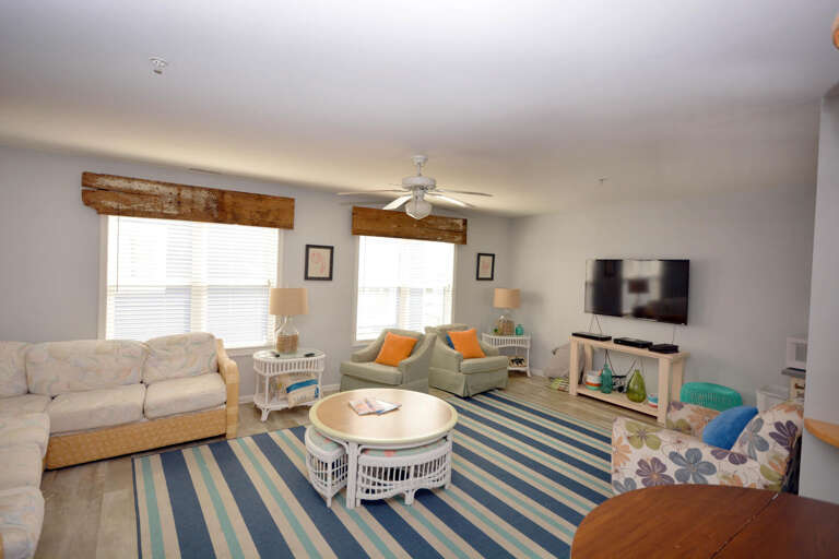 Nowalk to the Beach B Living-Area