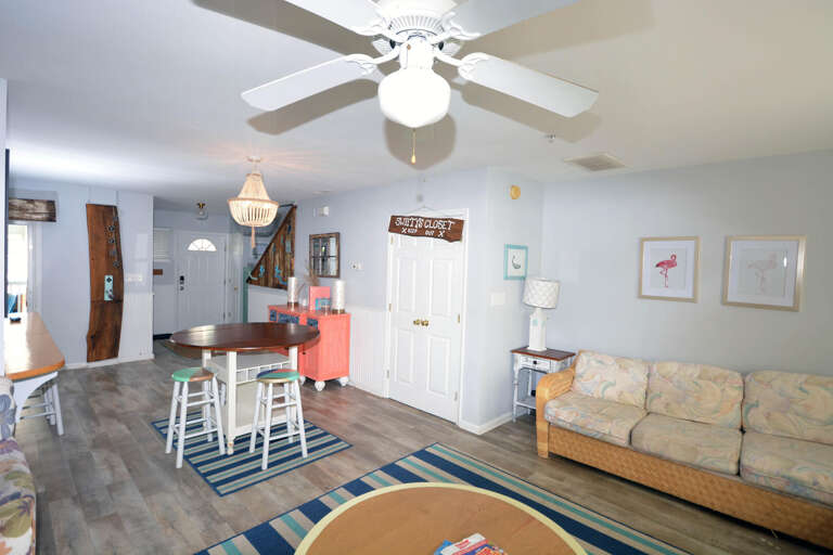 Nowalk to the Beach B Living-Dining-Area