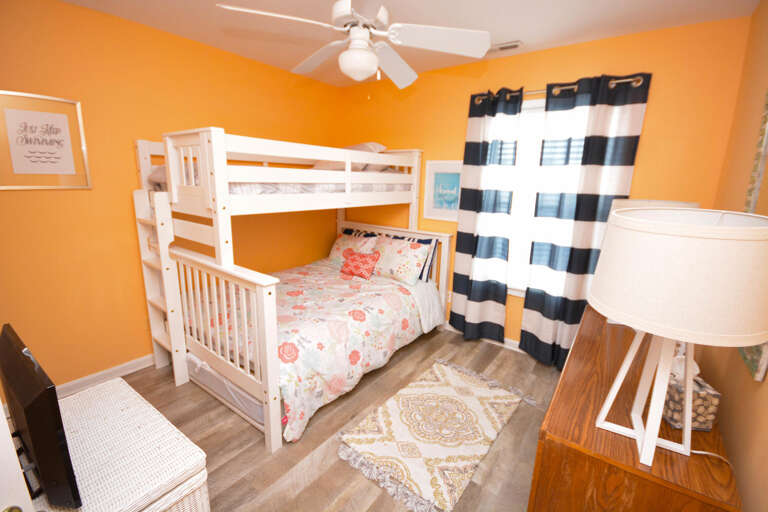 Pyramid-and Twin-Bedroom Pyramid-and Twin-Bedroom