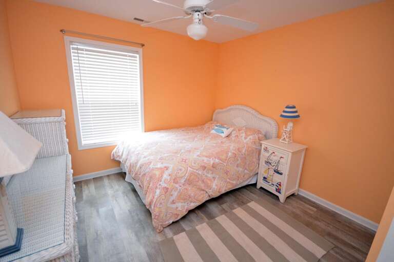 Queen Bedroom Queen Bedroom