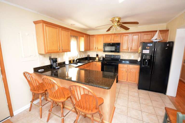 Balmoral 117A Kitchen and Breakfast Bar