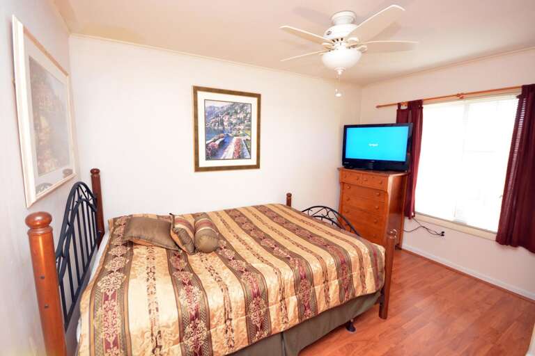 Bedroom 2 with Queen