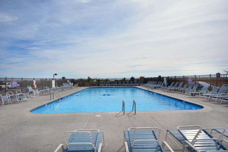 ATLANTIS-OCAN-FRONT-POOL