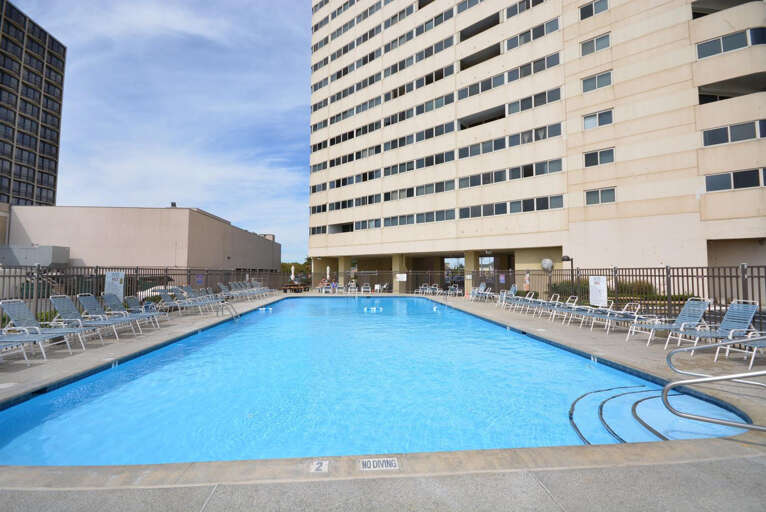 ATLANTIS-OCAN-FRONT-POOL