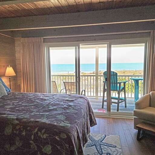 QUEEN-MASTER-BEDROOM