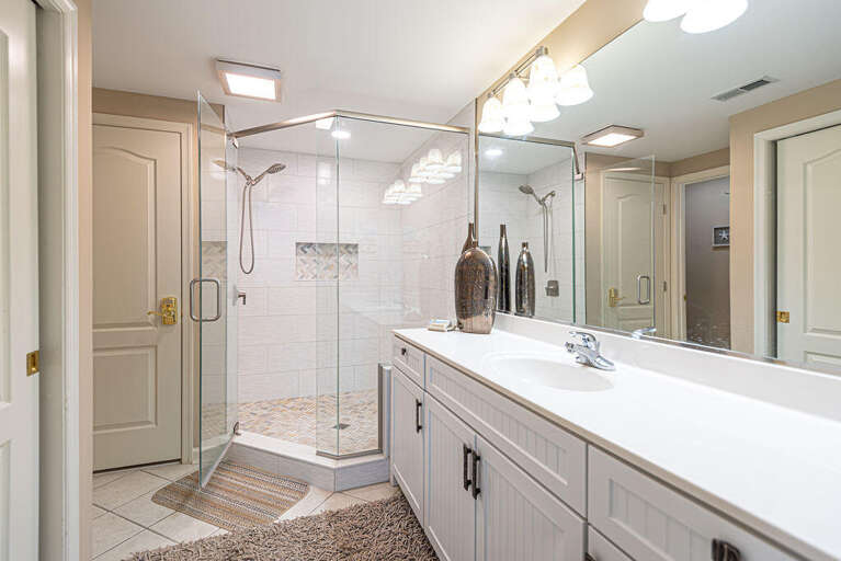 MASTER-BATHROOM