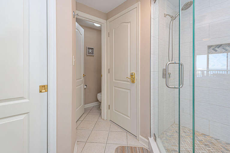 MASTER-BATHROOM