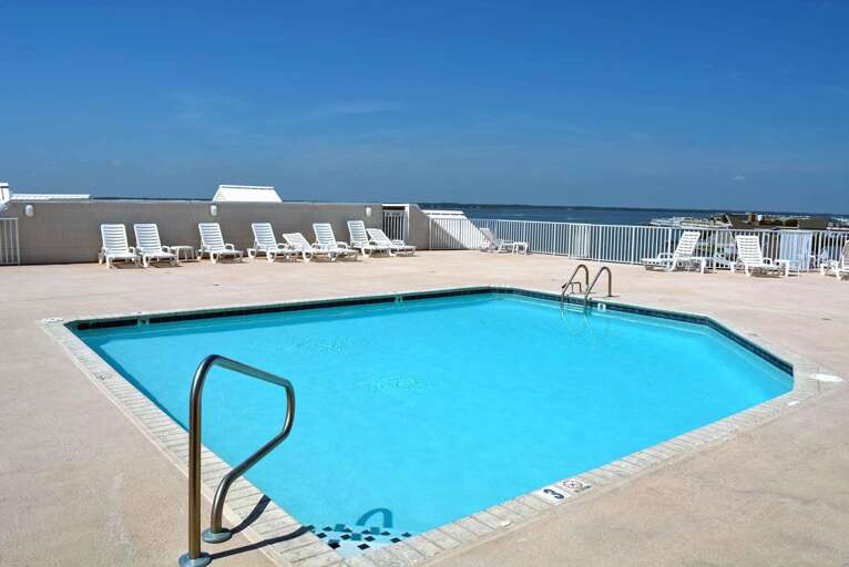 Outdoor Rooftop Pool 