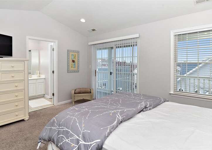 Bedroom 2 with Queen