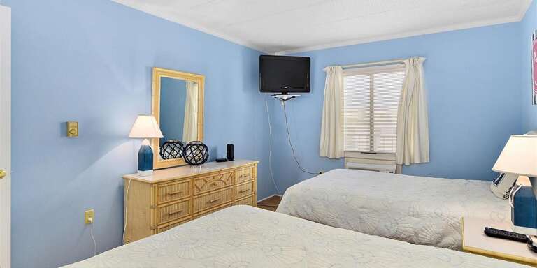 Bedroom with 2 Doubles Bedroom with 2 Doubles