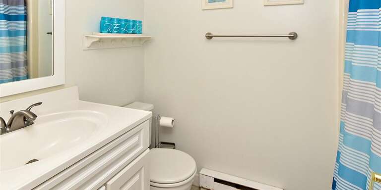 Full Bathroom Full Bathroom