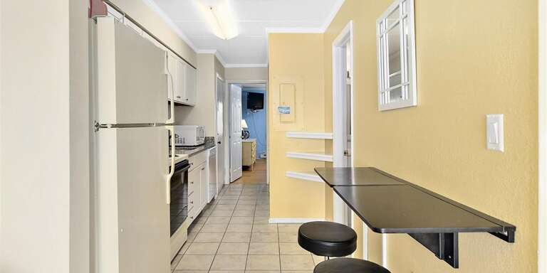 Full-Size Kitchen Full-Size Kitchen