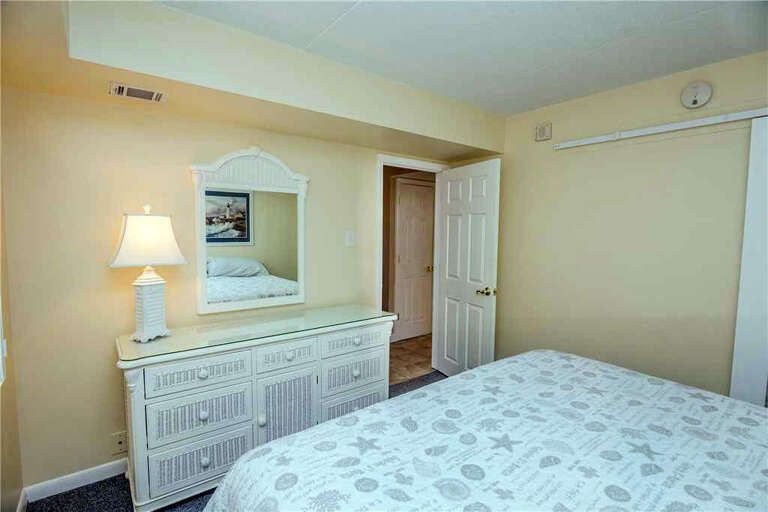 King-BEDROOM