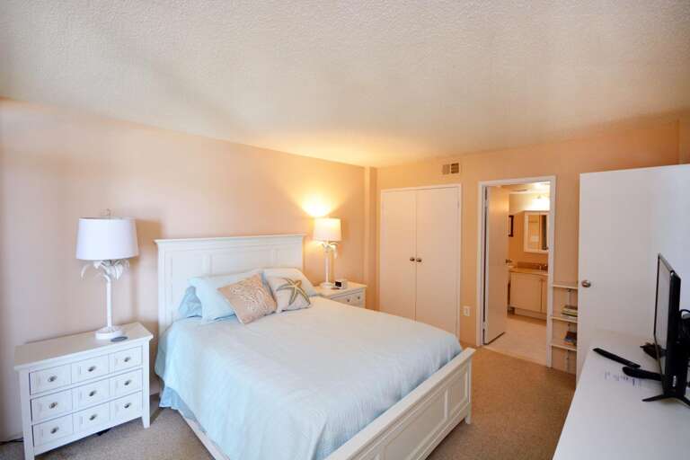 Ocean-Front-Queen-Bedroom