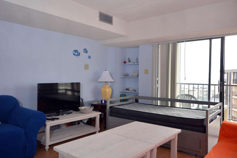 BLUEWATER EAST 901-N - LIVING-AREA