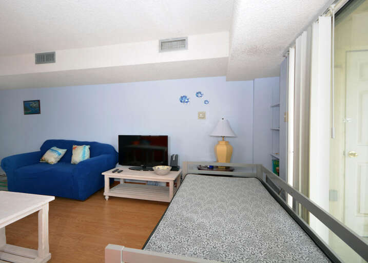 BLUEWATER EAST 901-N - LIVING-AREA