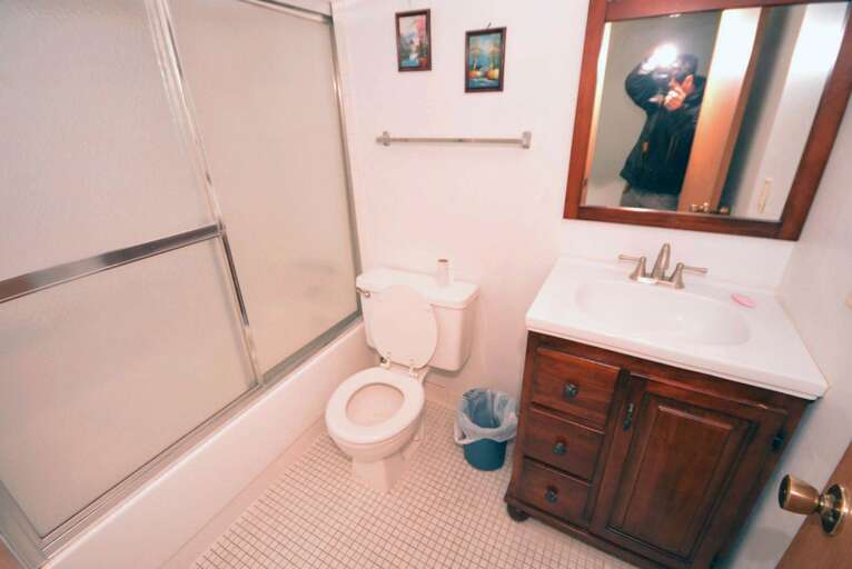 Full Bathroom in Hall