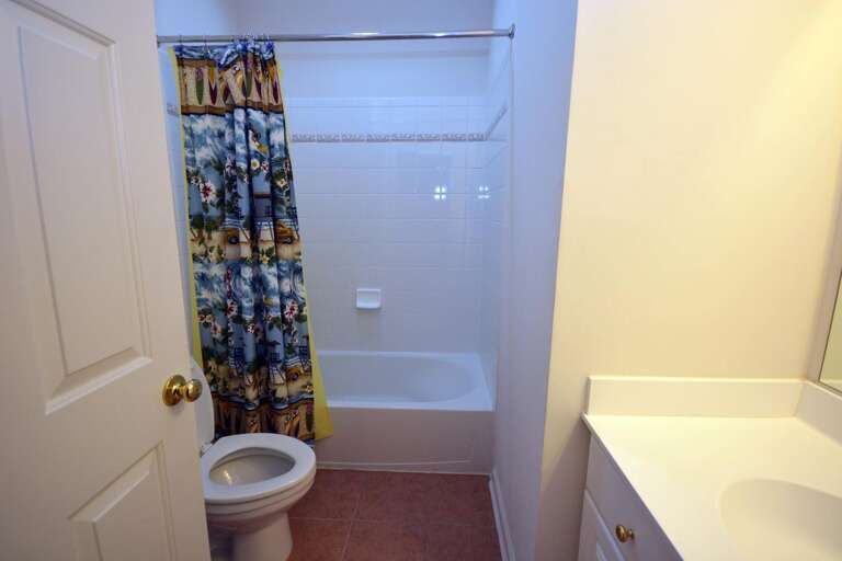 3rd Floor Hallway-Full Bathroom