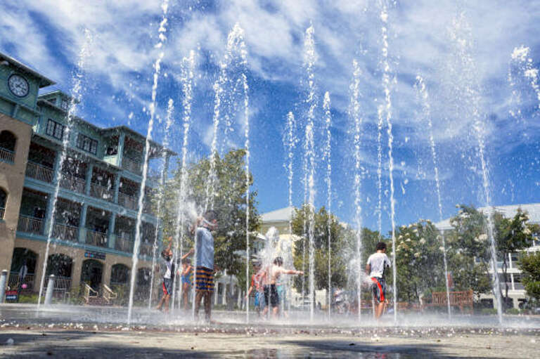 Interactive Fountains at Sunset Island Interactive Fountains at Sunset Island