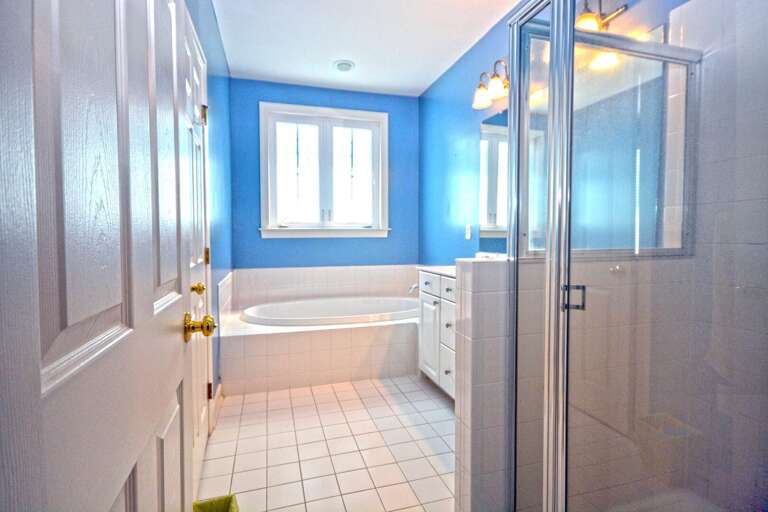 MASTER-BATHROOM