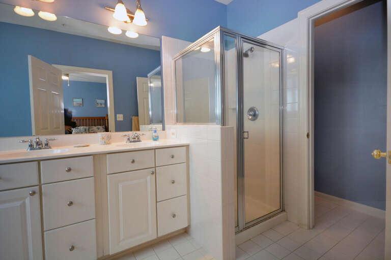 MASTER-BATHROOM