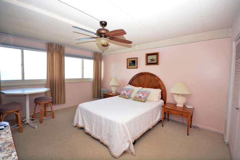 OCEAN-FRONT-QUEEN-BEDROOM